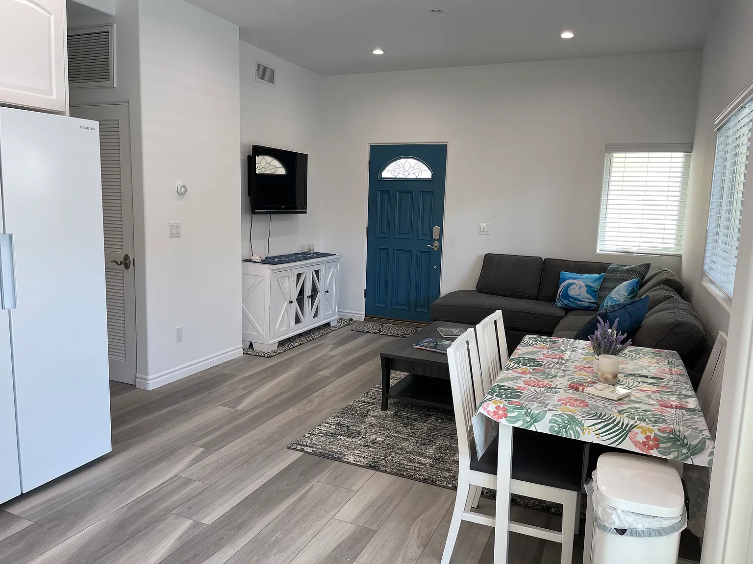 2 bed, 1000 sqft, $6,500 — Photo 3