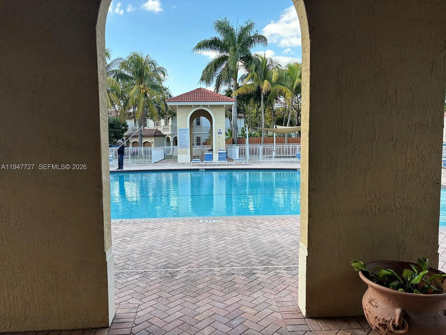 3 bed, 2.5 bath, 1505 sqft, $2,880 — Photo 2