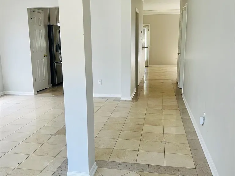 8511 Nashwood Ct — Photo 2