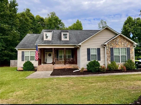 119 Alexandria Ln, Thomasville, NC 27360