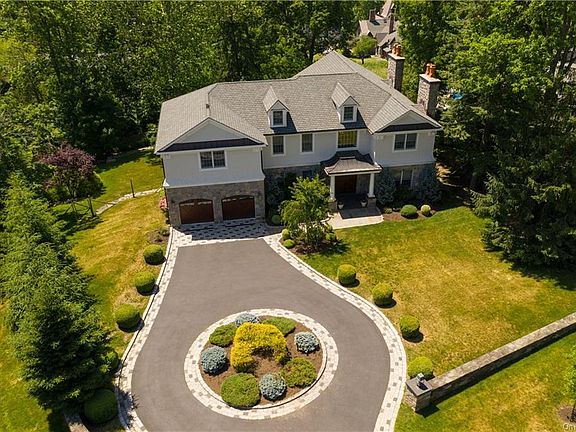 2nd image of 1 Irving Pl