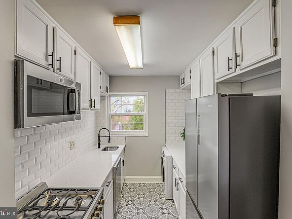 5th image of 2239 Farrington Ave #5-304