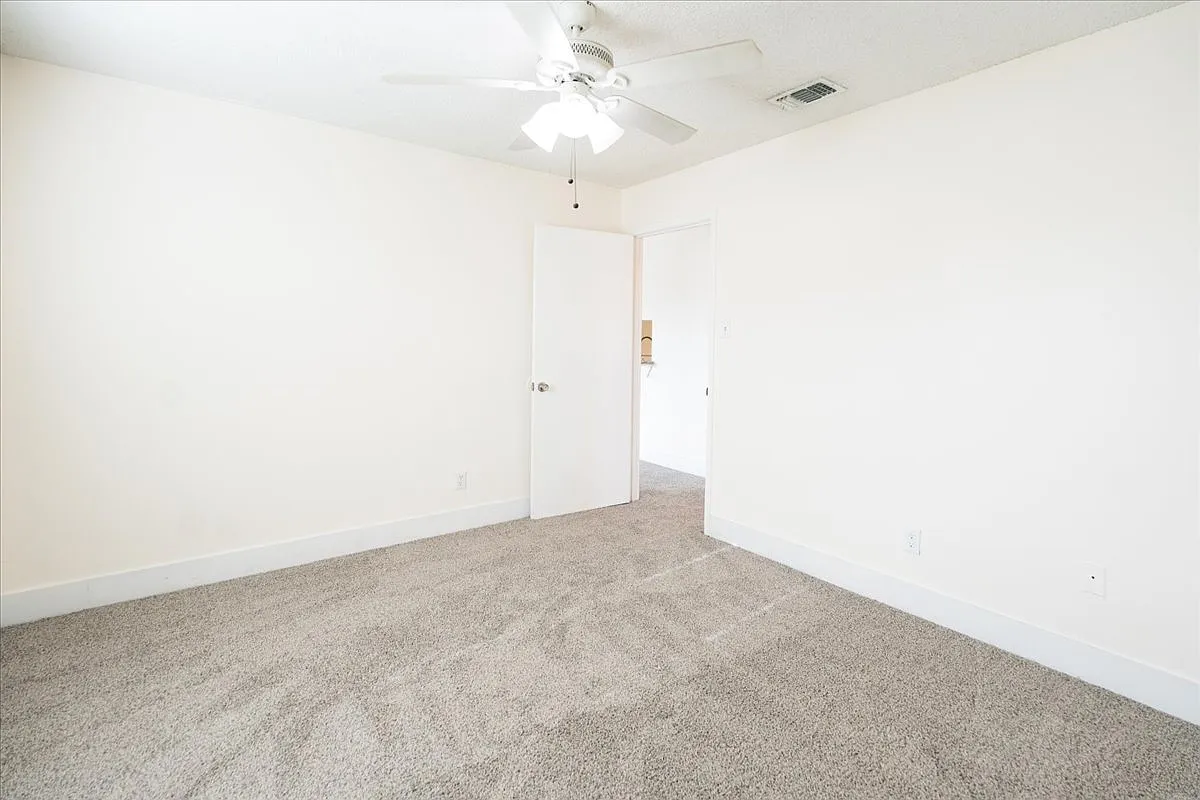 2 bed, 799 sqft, $1,400 — Photo 3