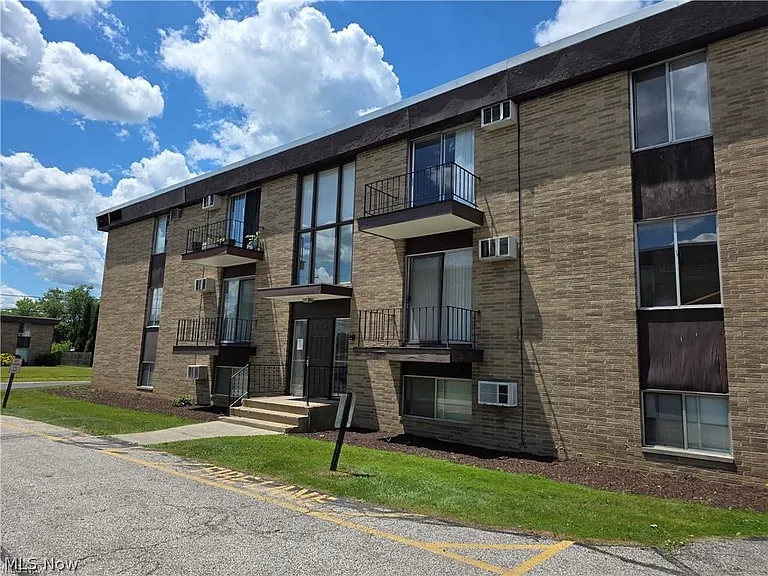 16101 E Maple Park Dr #12B — Photo 1