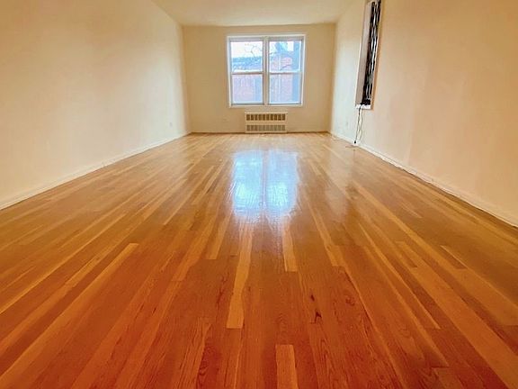 3rd image of 18914 Crocheron Ave APT 304