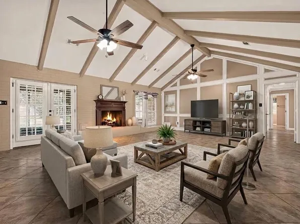 1650 White Oak Creek Dr, Conroe, TX 77304