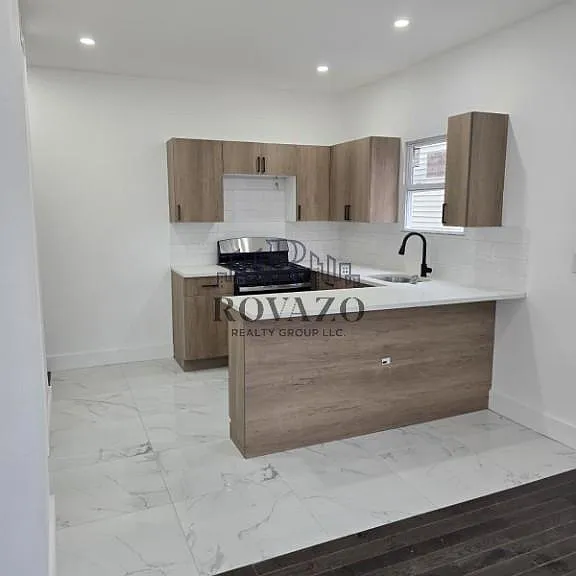 69 Brookdale Ave #3L — Photo 1