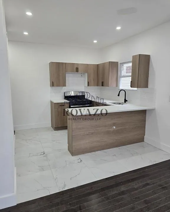 69 Brookdale Ave #3L