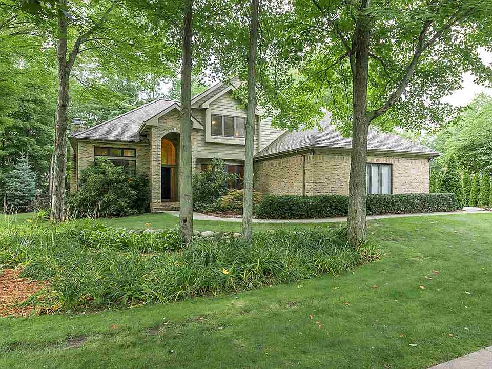 1st image of 1402 Foxwood Dr