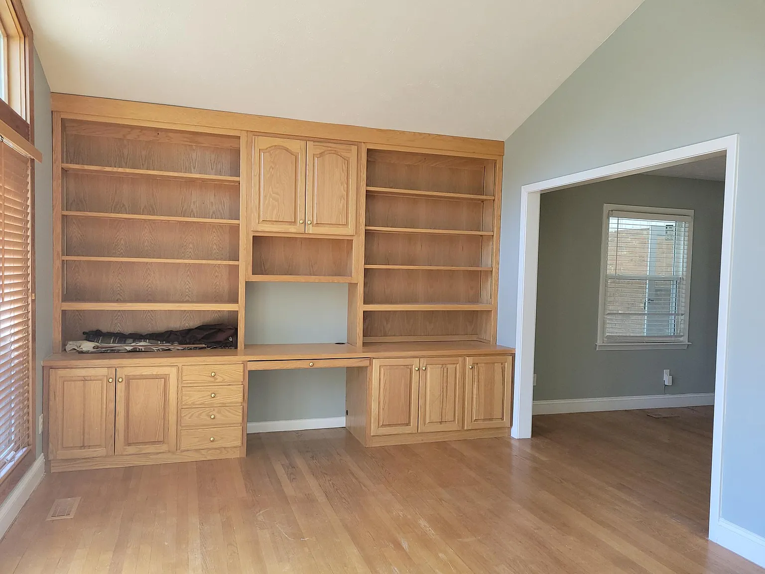 2452 Vandemere Ave — Photo 3