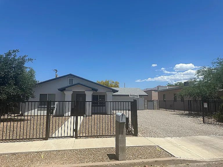 1st image of 2347 E Hedrick Dr