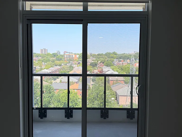 858 Dupont St #822 — Photo 9