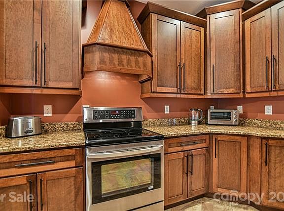 5th image of 5 Ivy Garden Dr