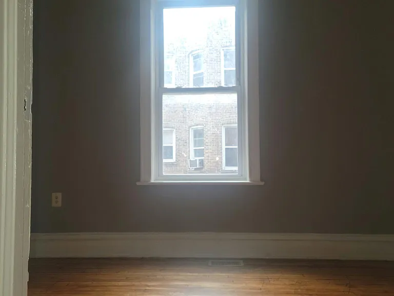 921 W 54th Pl #1F — Photo 12