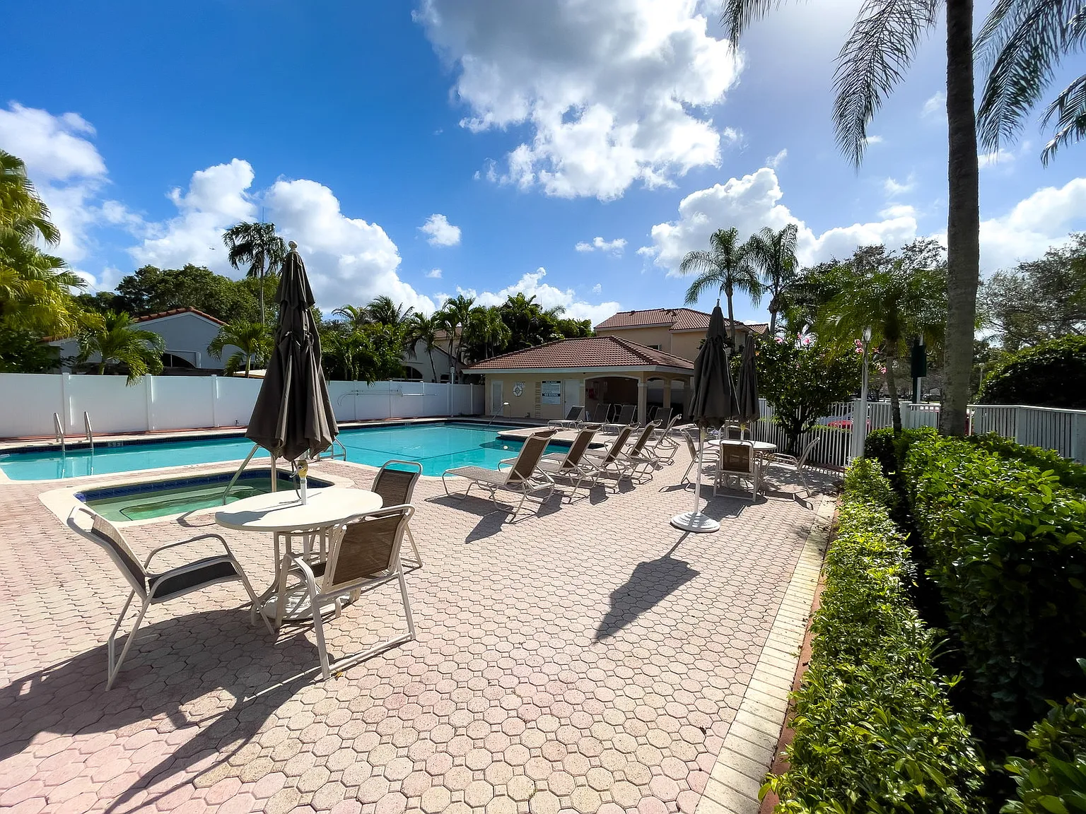 4 bed, 2.5 bath, 1685 sqft, $4,500 — Photo 4