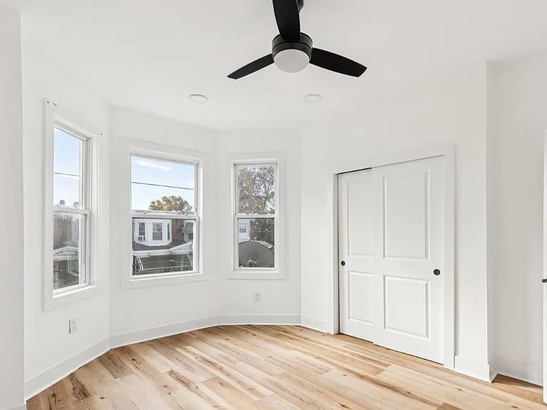5521 Media St — Photo 12