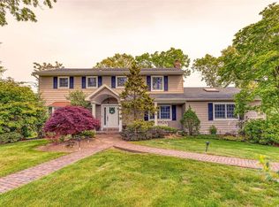 56 Hofstra Dr, Plainview, NY 11803