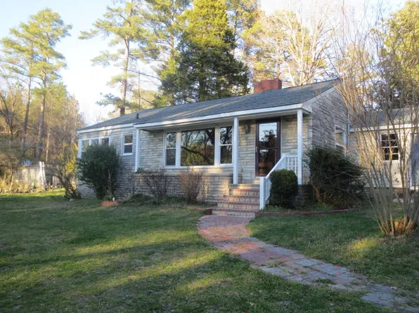 1157 S McNeill St, Carthage, NC 28327