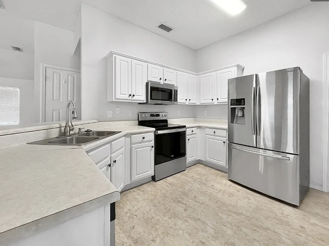 Available Now! 3 Bedroom / 2 Bath In Fairhope — Photo 4