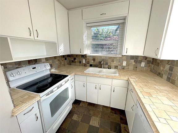 3rd image of 1610 NE 2nd Ct #1610