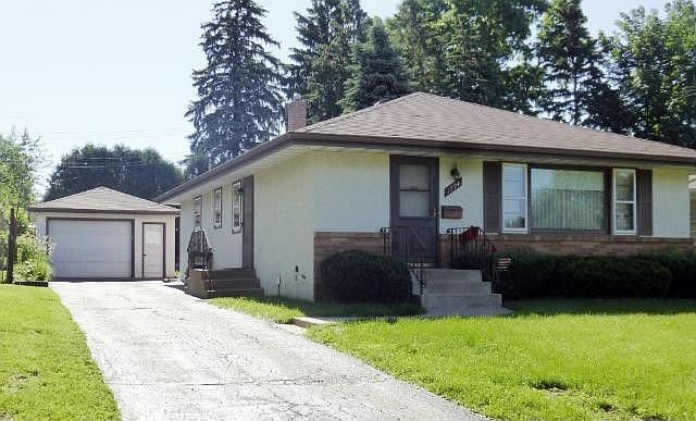 1st image of 1294 Etna St