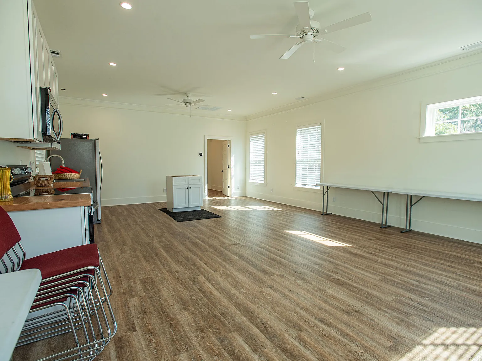 1 bed, 980 sqft, $1,900 — Photo 4