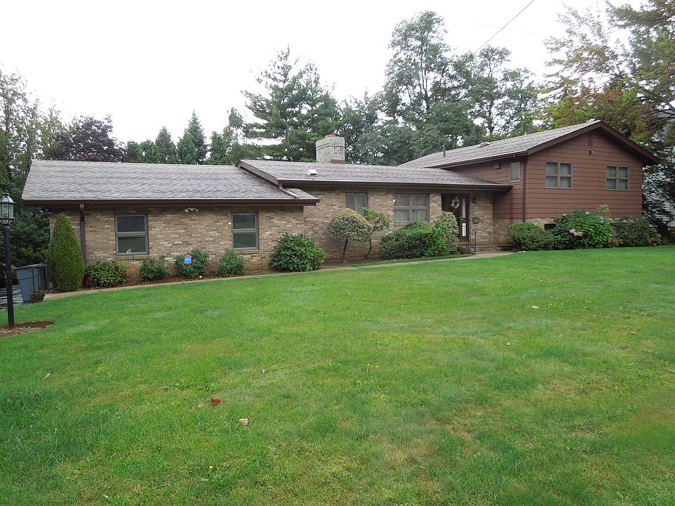 1st image of 24 Cromwell Cir