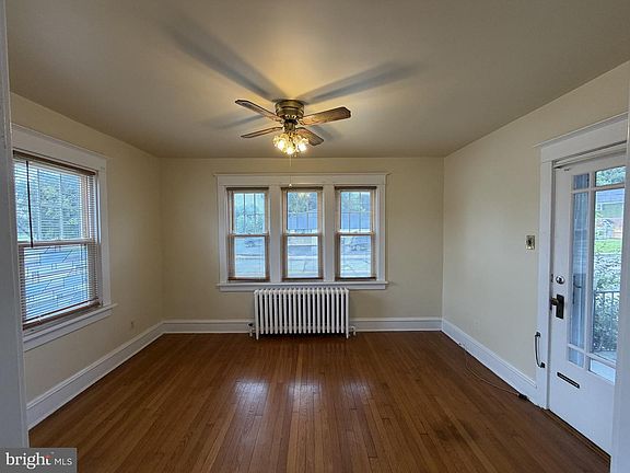 3rd image of 3 Boxwood Rd