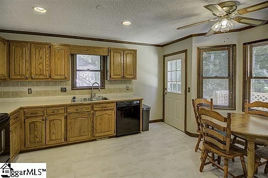 4th image of 214 Hunters Woods Dr