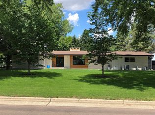 315 7th St NE, Orange City, IA 51041