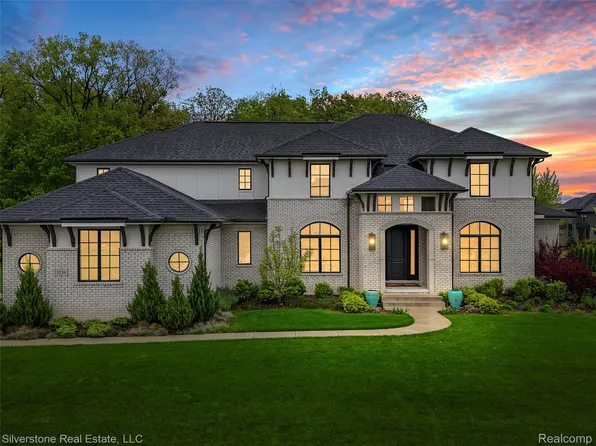 3239 Holburn Ct, Oakland, MI 48363