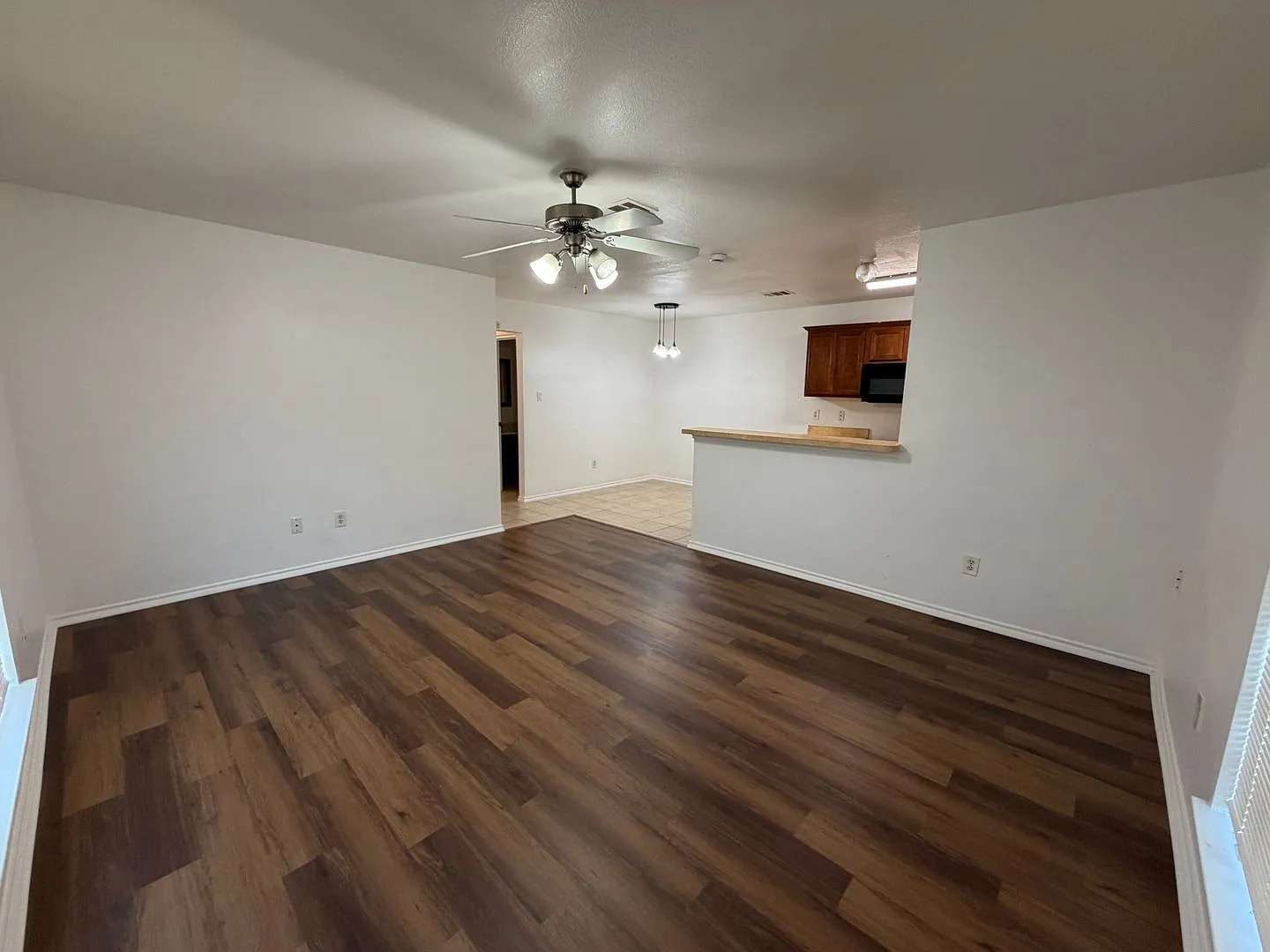 Move in Ready - 3 bedroom 2 bath 1 car garage — Photo 2