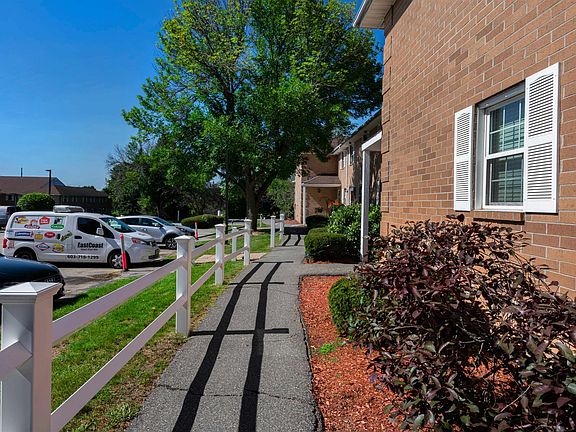 5th image of 109 Elmwood Drive