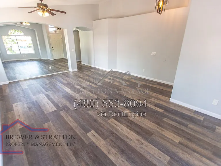 689 W Constitution Dr — Photo 8
