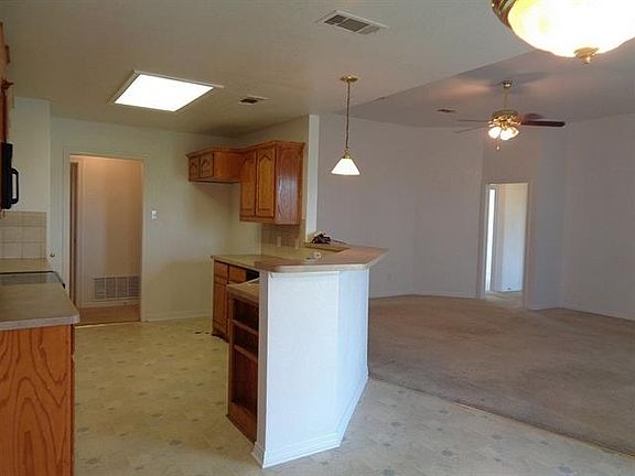 5th image of 228 Country Meadows Dr