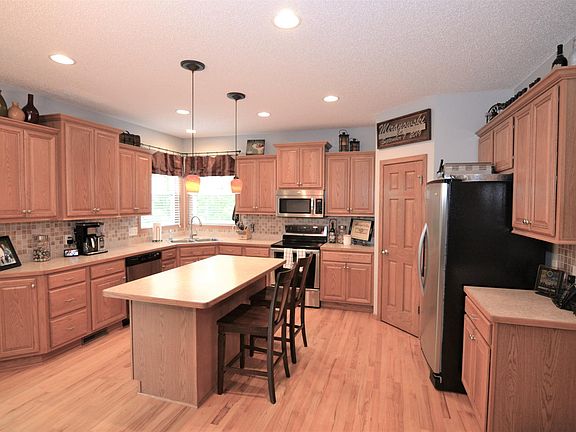 2nd image of 1109 12th St SE