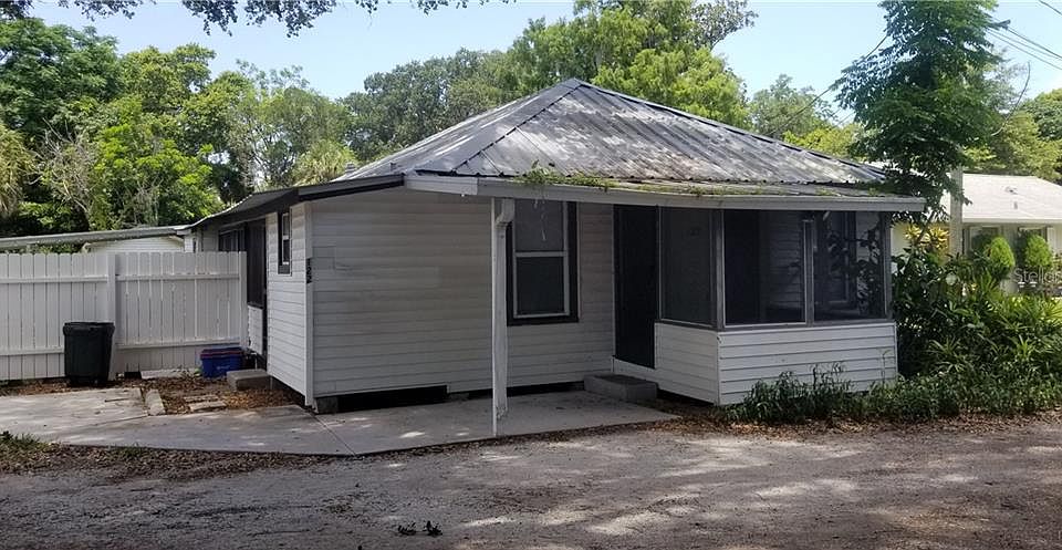 1st image of 122 Christie Ave