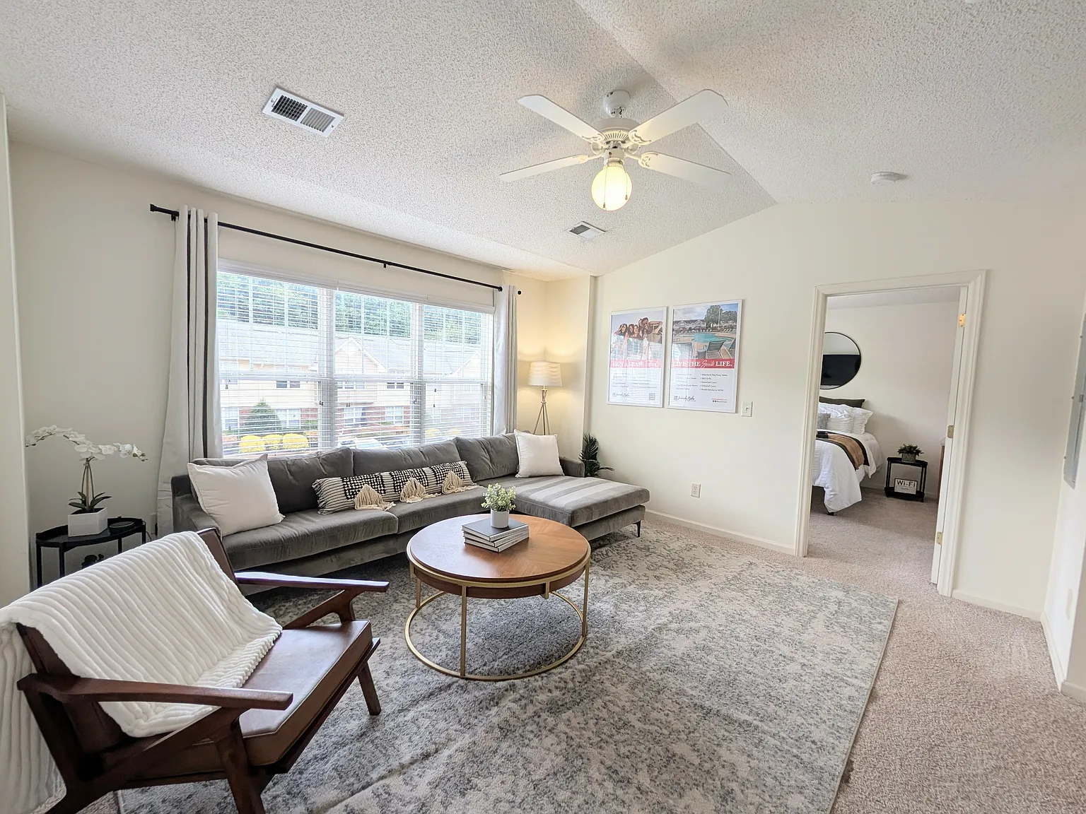 University Suites Student Housing — Photo 3