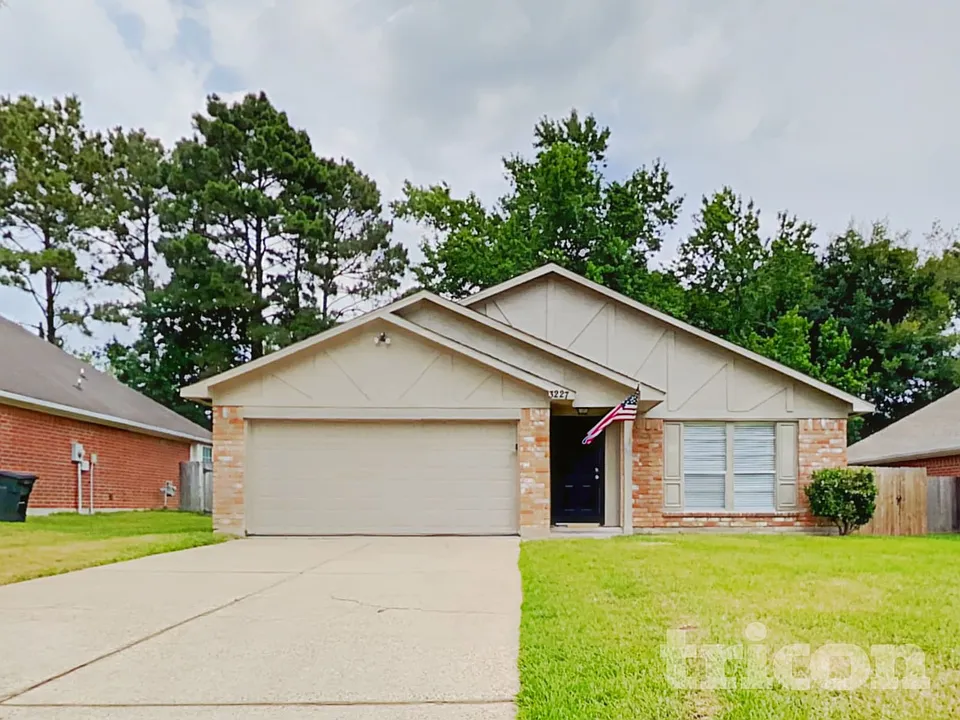 3227 Rockdale Dr