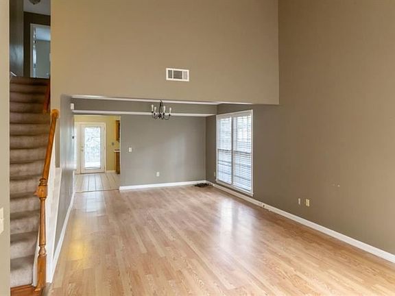 3rd image of 3115 Regency Park Dr
