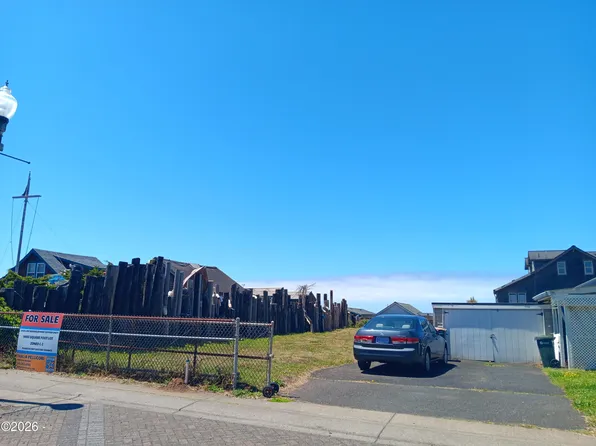 213 NW Cliff St, Newport, OR 97365