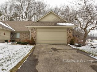 7027 Pinehurst Ln NE, Rockford, MI 49341