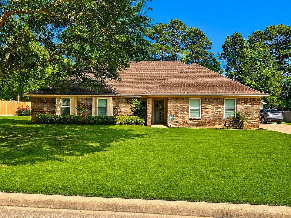 1st image of 16 Timber Ridge Dr