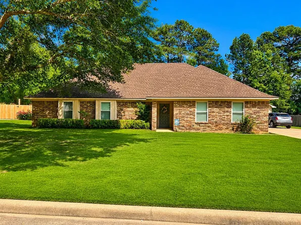 16 Timber Ridge Dr, Atlanta, TX 75551