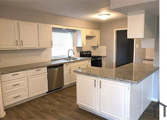 3rd image of 8414 Pine Shores Dr