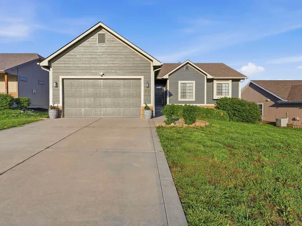 929 Kadence Ln, Junction City, KS 66441