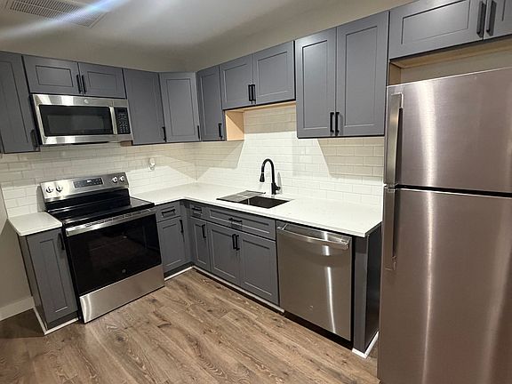 5th image of 64 Wesley St #B