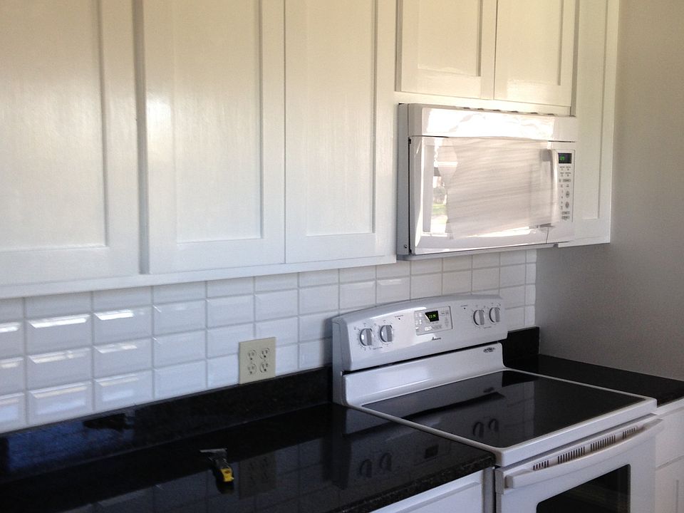 1st image of 405 Broadway St