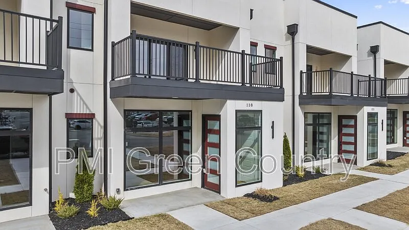 3 bed, 2.5 bath, $2,725 — Photo 2