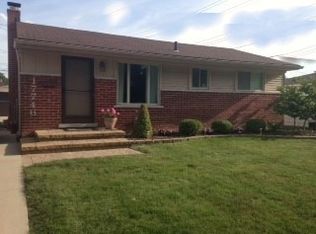 17746 S Wind Dr, Fraser, MI 48026